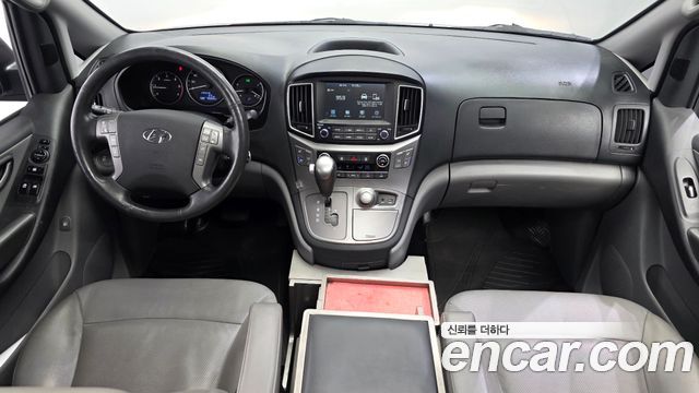 Hyundai Starex — interior