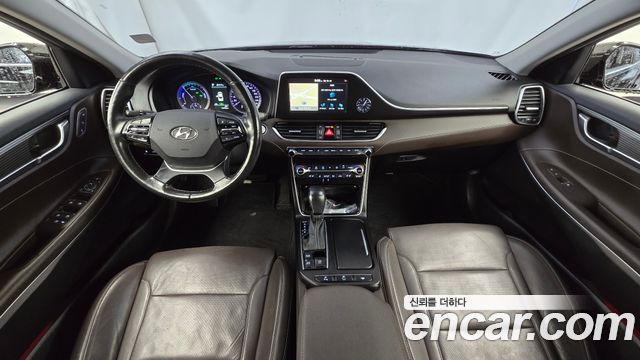 Hyundai Grandeur — interior