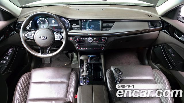 Kia K7 — interior