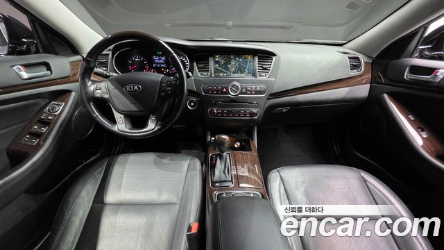 Kia K7 — interior