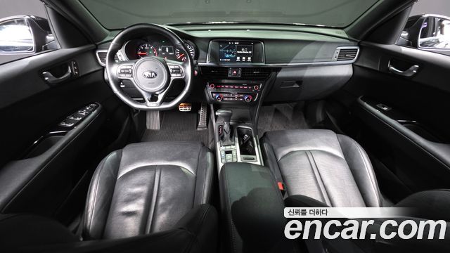 Kia K5 — interior