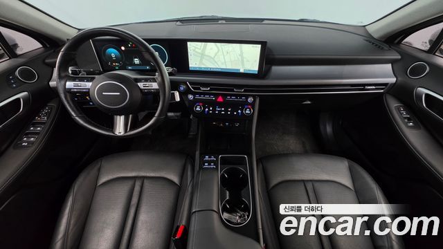 Hyundai Sonata — interior