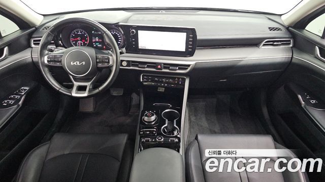 Kia K5 — interior