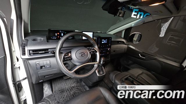 Hyundai Staria — interior