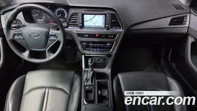 Hyundai Sonata — interior