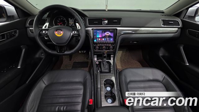 Volkswagen Passat — interior
