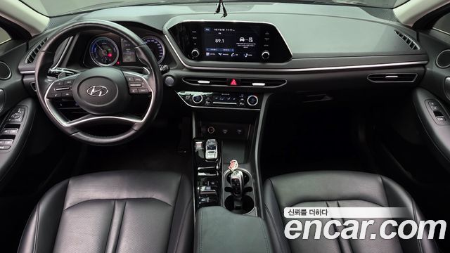 Hyundai Sonata — interior