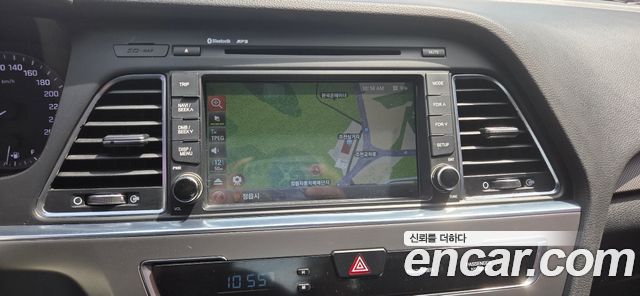 Hyundai Sonata — interior