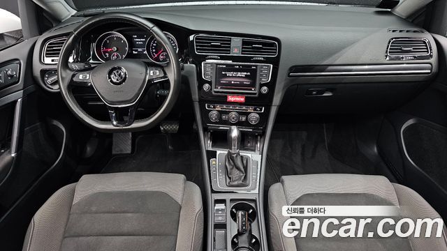 Volkswagen Golf — interior
