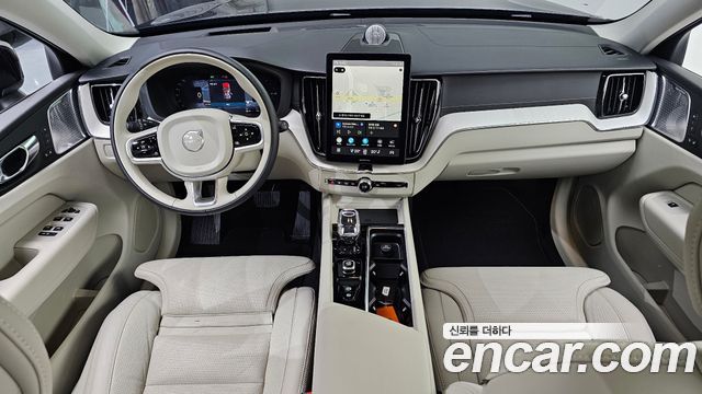 Volvo XC60 — interior