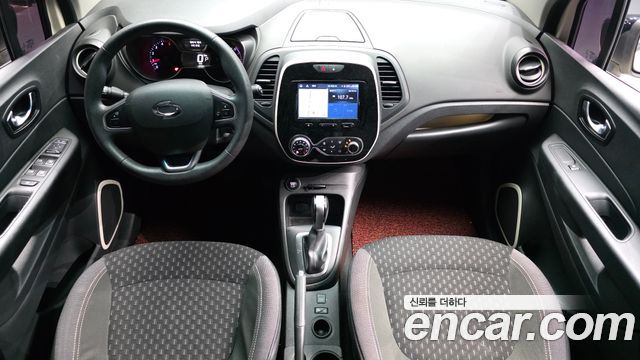 Renault Korea QM3 — interior
