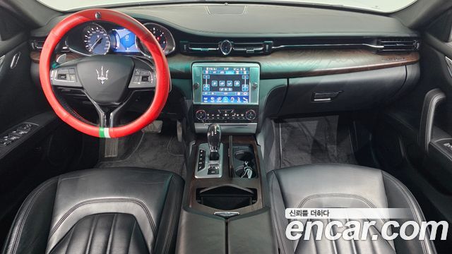 Maserati Quattroporte — interior