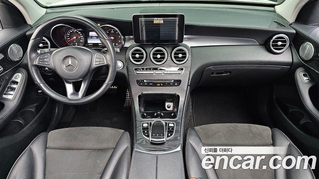 Mercedes-Benz GLC-Class — interior