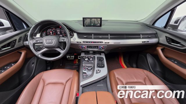Audi Q7 — interior