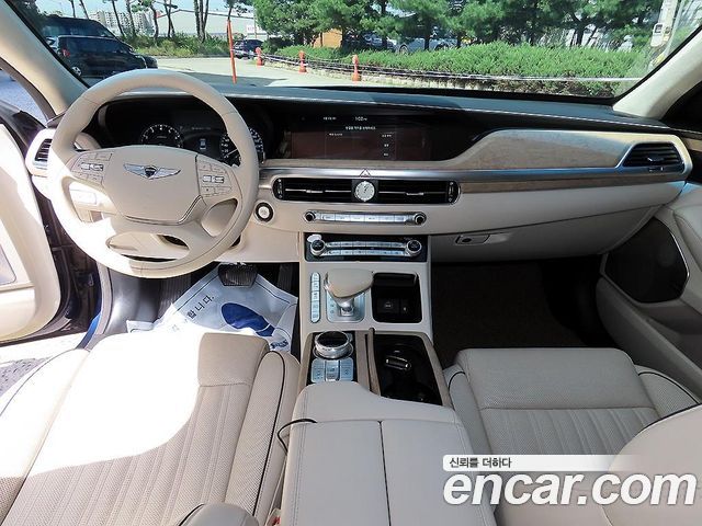 Genesis G90 — interior