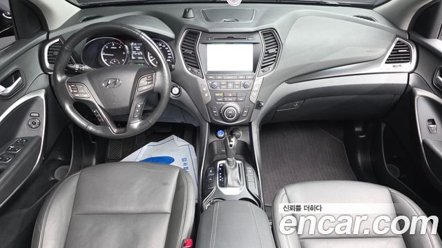 Hyundai Santa Fe — interior