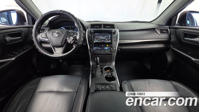 Toyota Camry — interior