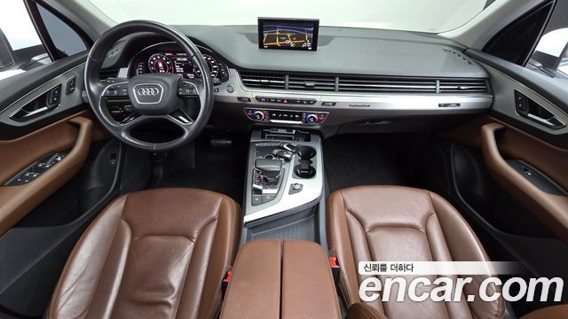 Audi Q7 — interior