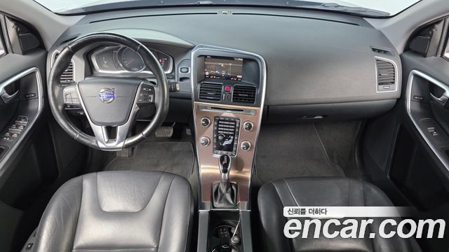 Volvo XC60 — interior
