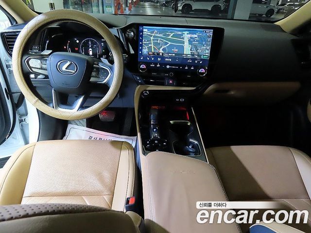 Lexus NX — interior
