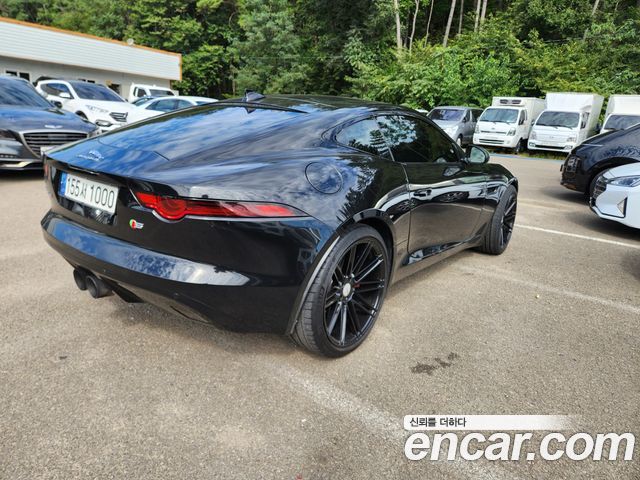 Jaguar F-Type — interior