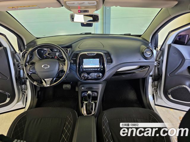 Renault Korea QM3 — interior
