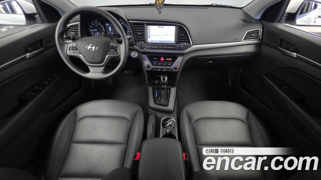 Hyundai Avante — interior