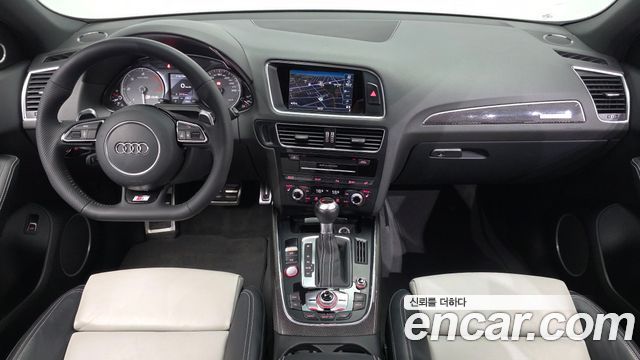 Audi SQ5 — interior