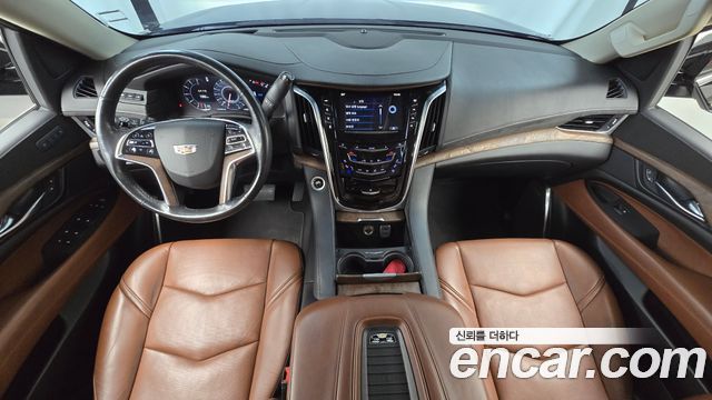Cadillac Escalade — interior