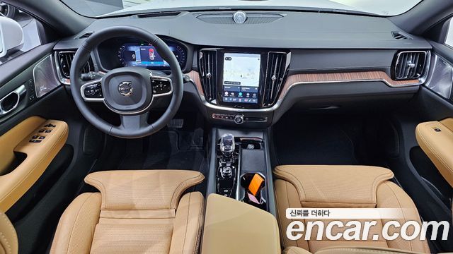 Volvo V60 — interior