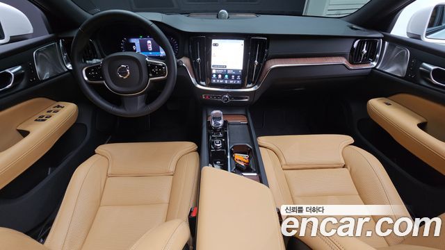 Volvo V60 — interior