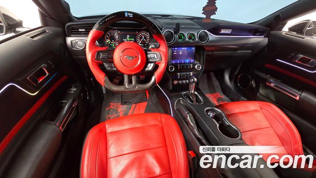 Ford Mustang — interior