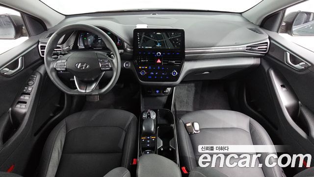 Hyundai Ioniq — interior