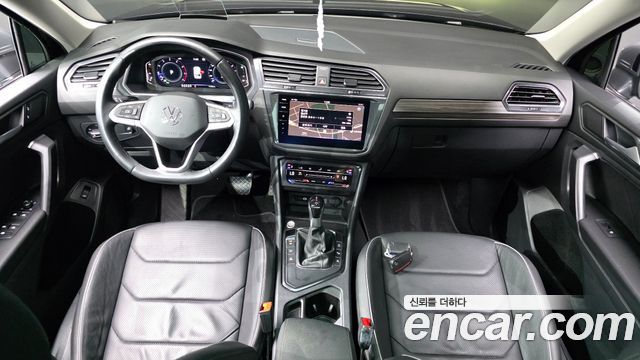 Volkswagen Tiguan — interior