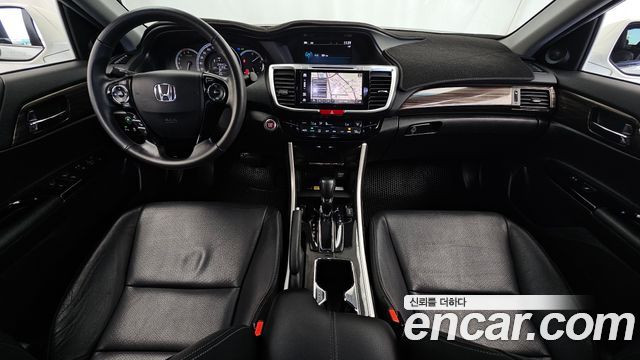 Honda Accord — interior