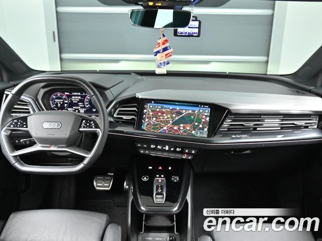 Audi Q4 e-tron — interior