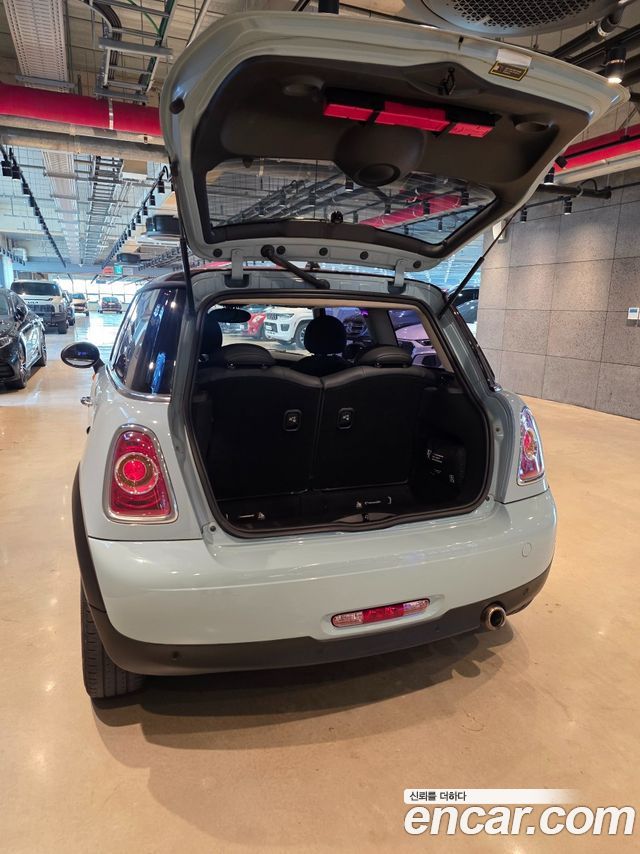 MINI Cooper — interior