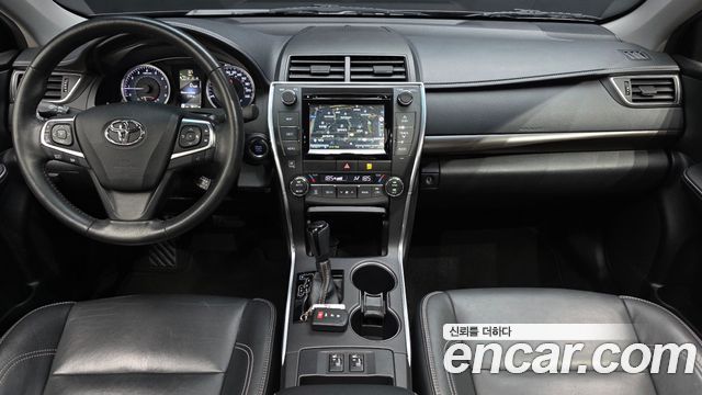 Toyota Camry — interior