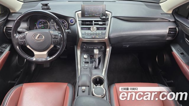 Lexus NX — interior