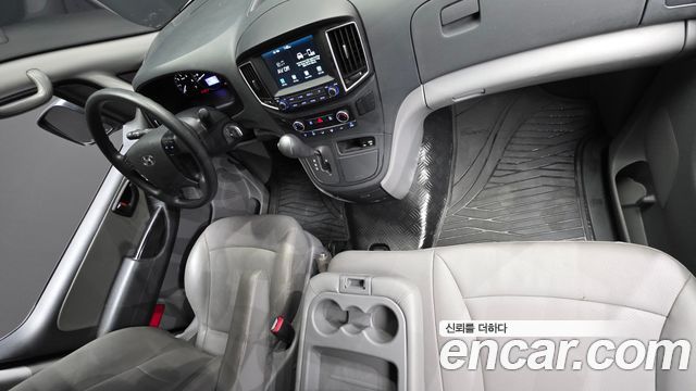 Hyundai Starex — interior
