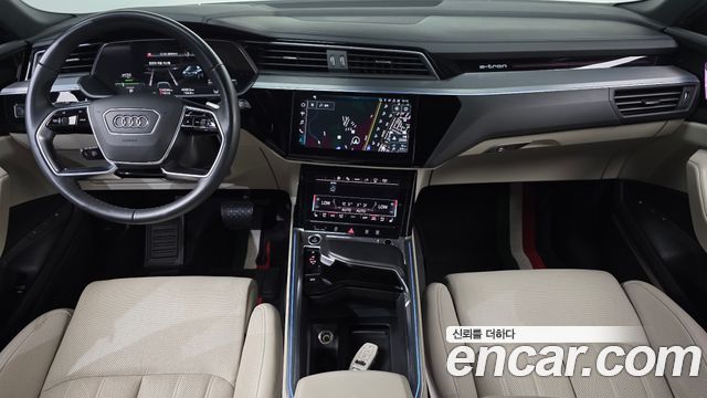 Audi e-tron — interior