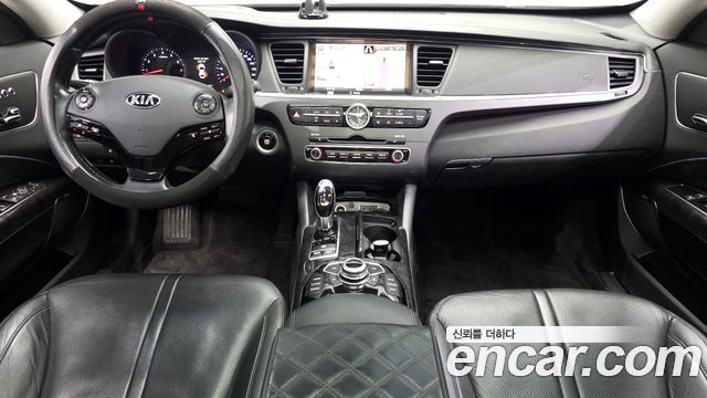 Kia K9 — interior