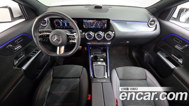 Mercedes-Benz GLA-Class — interior