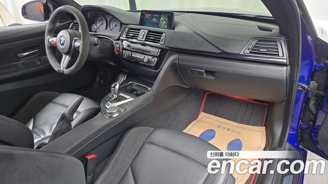 BMW M4 — interior