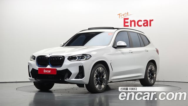 BMW iX3 — exterior