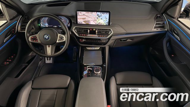 BMW iX3 — interior