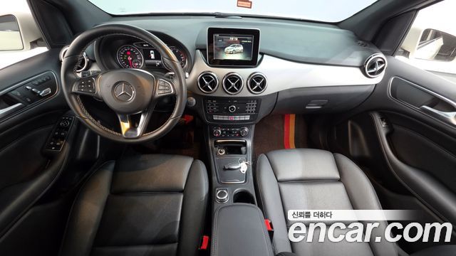 Mercedes-Benz B-Class — interior
