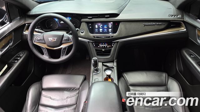 Cadillac XT5 — interior