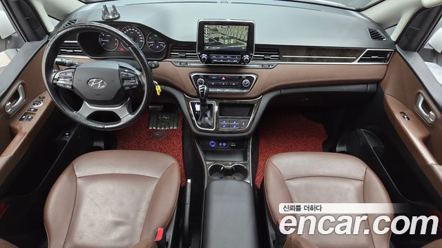 Hyundai Starex — interior