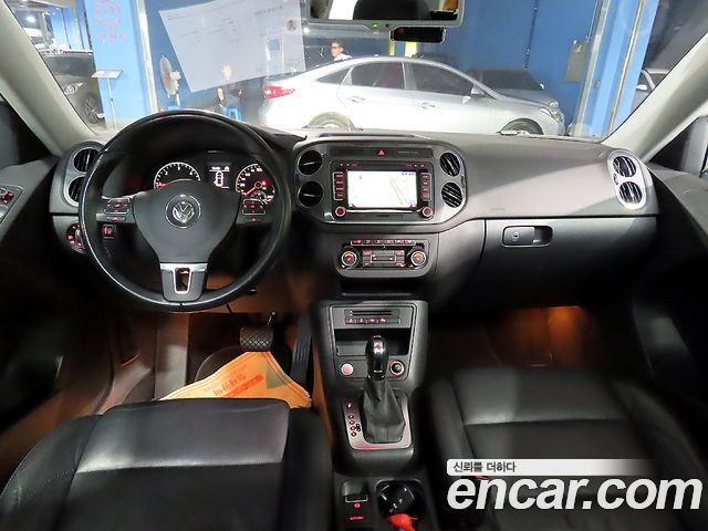 Volkswagen Tiguan — interior